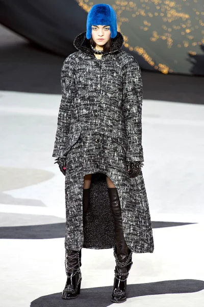 Look 3